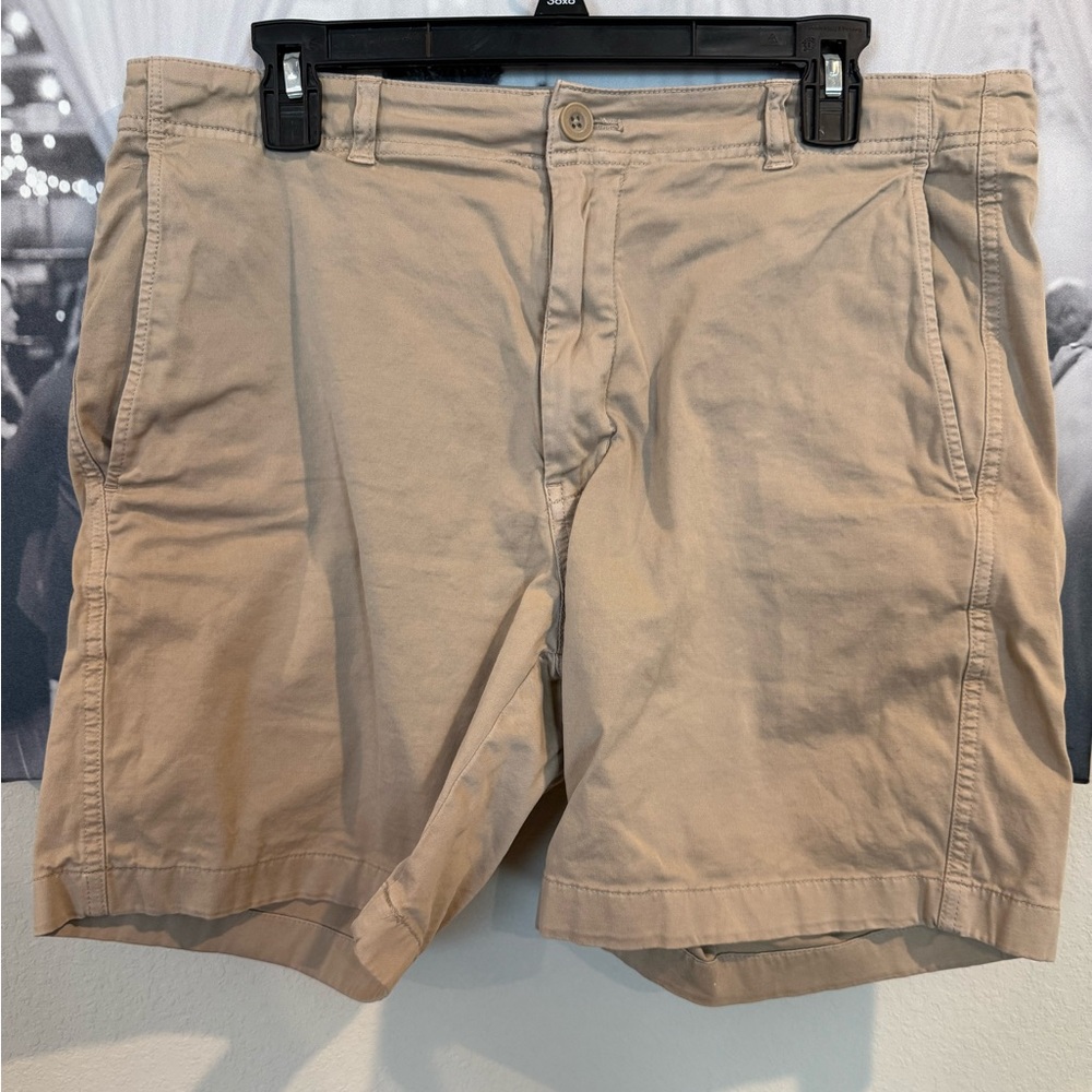 Men's Vineyard Vine Island Tan Shorts Size 34